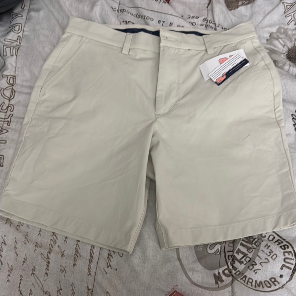BNWT VINEYARD VINES PERFORMANCE Cream Shorts